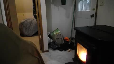 Snapshot of hippiezen chatting on 12/01/24, 10:43 Hippie Jijm online show from 12/01/24, 10:43