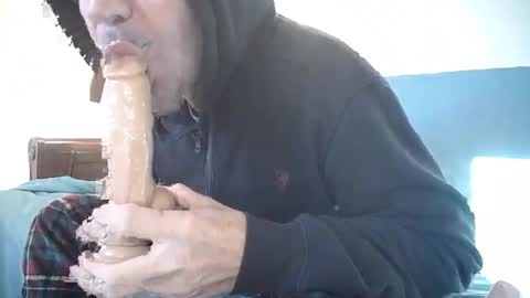 Snapshot of hippiezen chatting on 01/19/25, 06:32 Hippie Jijm online show from 01/19/25, 06:32