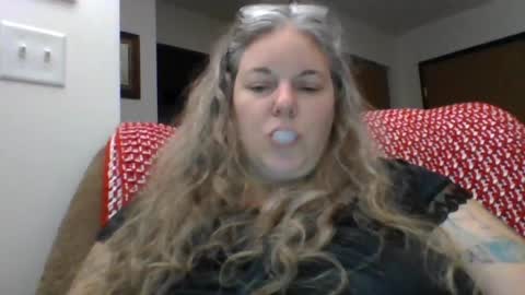 hippysnewhere online show from 06/12/26, 09:52