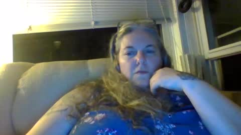 hippysnewhere online show from 06/15/26, 04:47