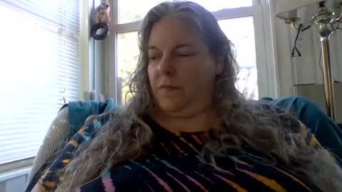 hippysnewhere online show from 06/21/26, 10:34