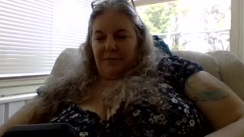 hippysnewhere online show from 06/26/26, 03:05
