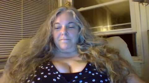 hippysnewhere online show from 06/27/26, 07:02