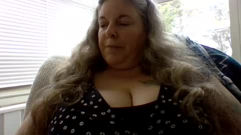 hippysnewhere online show from 06/27/26, 05:18