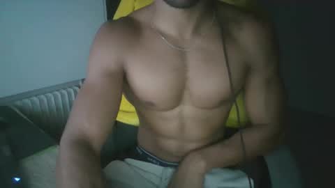 Snapshot of hiseres11 chatting on 10/19/25, 01:50 Hiseres online show from 10/19/25, 01:50