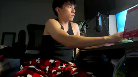 Snapshot of hispanicguy10 chatting on 11/13/25, 05:39 hispanicguy10 online show from 11/13/25, 05:39