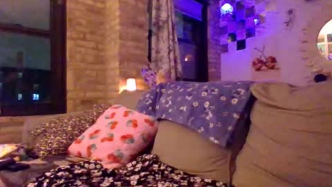 Snapshot of hknox714 chatting on 11/20/25, 01:39 hknox714 online show from 11/20/25, 01:39