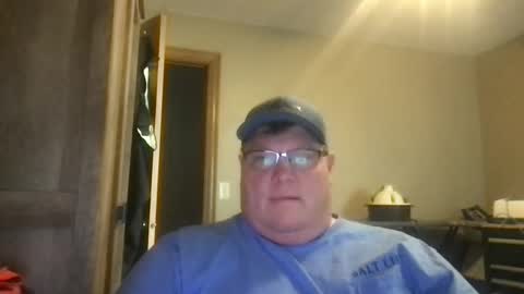 Snapshot of hmmtat chatting on 01/20/25, 03:28 hmmtat online show from 01/20/25, 03:28