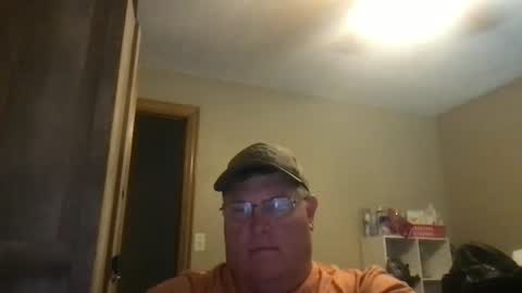 Snapshot of hmmtat chatting on 09/22/25, 08:22 hmmtat online show from 09/22/25, 08:22
