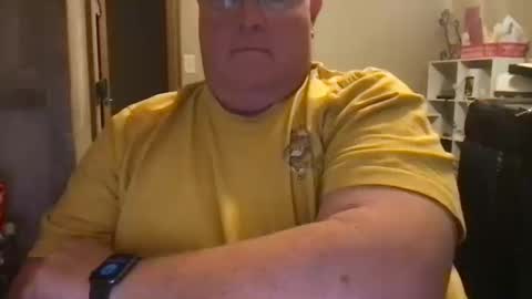 Snapshot of hmmtat chatting on 10/15/25, 06:52 hmmtat online show from 10/15/25, 06:52