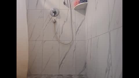 Snapshot of hockeyjock17 chatting on 02/28/26, 05:25 hockeyjock17 online show from 02/28/26, 05:25