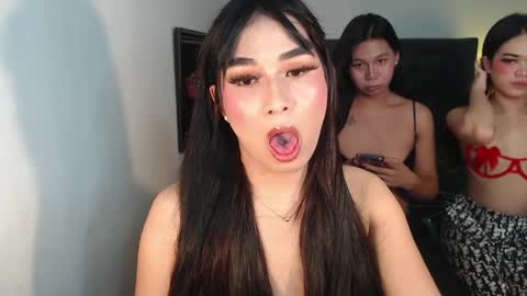hoe_freesia online show from 05/18/26, 03:51