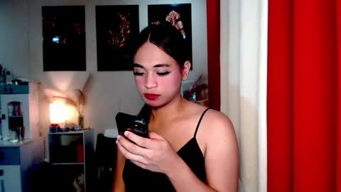 Snapshot of hoelymarie chatting on 06/03/26, 12:57 hoelymarie online show from 06/03/26, 12:57
