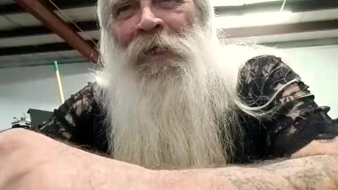 Snapshot of hogschlong63 chatting on 10/26/25, 08:37 Hogschlong63 online show from 10/26/25, 08:37