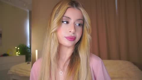 Moni Monica online show from 04/01/26, 08:04