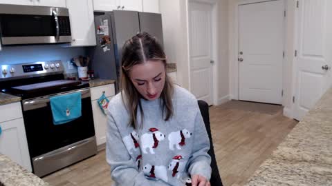 Holi Hurricane online show from 12/13/24, 04:54