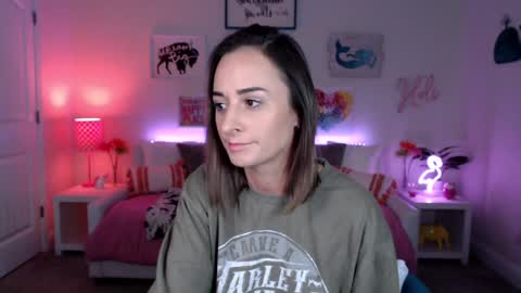 Holi Hurricane online show from 12/18/25, 04:40