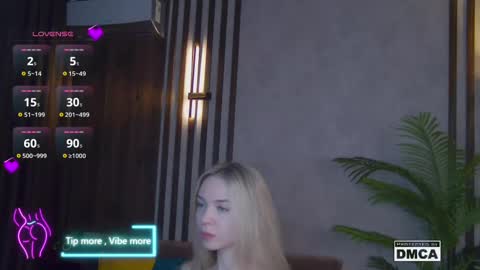 Snapshot of holl1would chatting on 03/05/25, 07:17 My social media links subscribe to support me online show from 03/05/25, 07:17