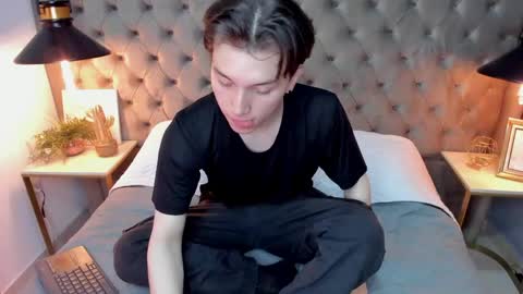 Snapshot of hollannd_ chatting on 06/03/26, 01:03 Holland online show from 06/03/26, 01:03