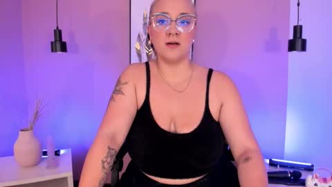 Hollie online show from 09/10/25, 12:05