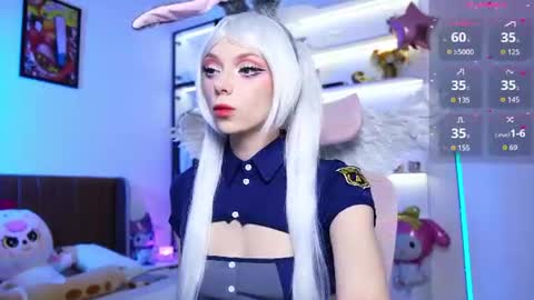 Snapshot of holliwould_ chatting on 06/23/26, 10:57 Holli online show from 06/23/26, 10:57