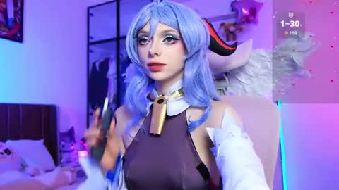 Snapshot of holliwould_ chatting on 06/27/26, 01:17 Holli online show from 06/27/26, 01:17