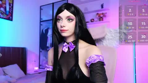 Snapshot of holliwould_ chatting on 07/04/26, 12:00 Holli online show from 07/04/26, 12:00