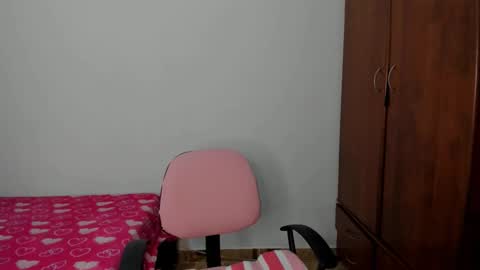 holly... online show from 10/17/25, 03:58