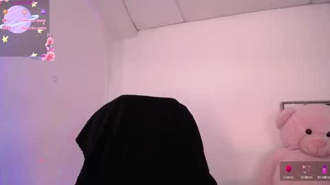 holly_16 online show from 09/17/25, 06:42