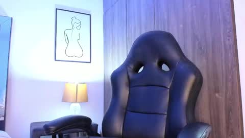 Snapshot of holly_29_m chatting on 02/15/25, 07:49 Mara online show from 02/15/25, 07:49