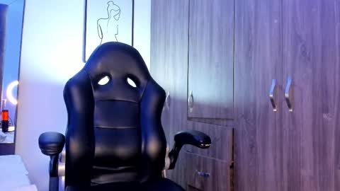 Snapshot of holly_29_m chatting on 02/17/25, 06:42 Mara online show from 02/17/25, 06:42