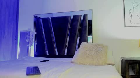 Snapshot of holly_29_m chatting on 10/26/25, 03:45 Mara online show from 10/26/25, 03:45