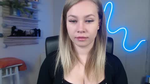 Holly online show from 12/23/24, 06:44