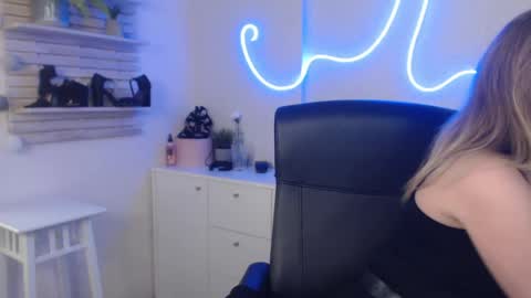 Holly online show from 01/16/25, 09:37