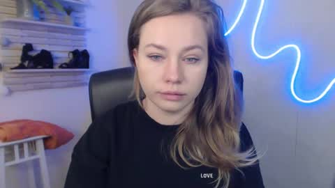 Holly online show from 02/06/25, 02:11