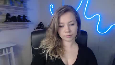 Holly online show from 02/19/25, 02:12