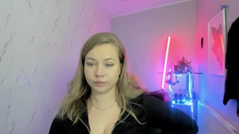 Holly online show from 11/21/25, 09:46