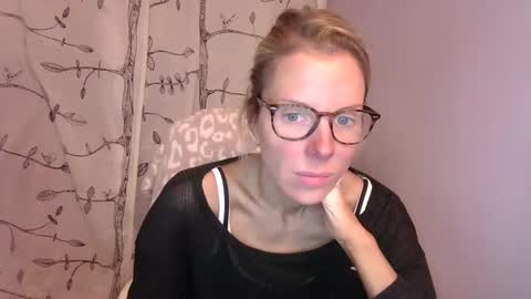 holly_bourbon online show from 12/02/25, 02:28