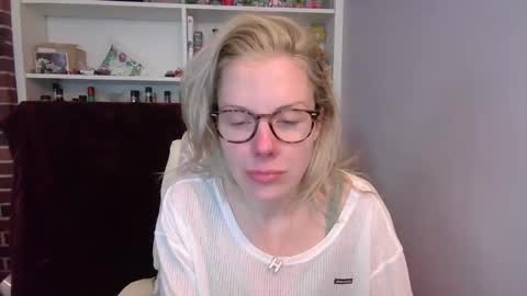 holly_bourbon online show from 02/27/26, 07:47