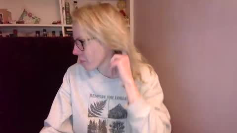holly_bourbon online show from 03/06/26, 12:07