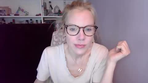 holly_bourbon online show from 03/06/26, 07:54