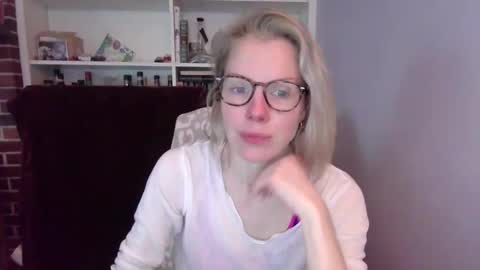 holly_bourbon online show from 03/11/26, 05:19