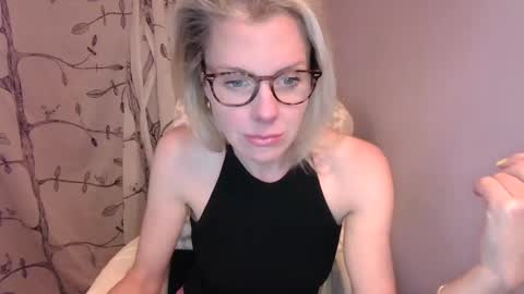 holly_bourbon online show from 04/25/26, 12:24