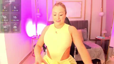 Snapshot of holly_madison_ chatting on 07/12/26, 01:24 Holly Madisson online show from 07/12/26, 01:24