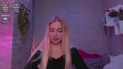 holly_molly8 online show from 10/16/25, 08:10