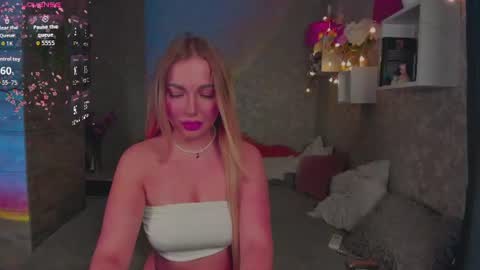 holly_molly8 online show from 08/03/26, 07:28