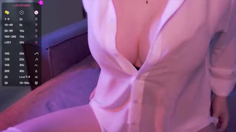 Snapshot of holly_molly_69 chatting on 12/19/25, 04:30 Molly online show from 12/19/25, 04:30