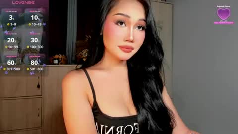 Snapshot of holly_preciousxx chatting on 06/21/26, 06:10 Hi Im Precious online show from 06/21/26, 06:10