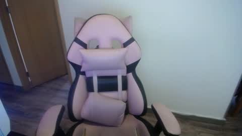 Snapshot of holly_rose69 chatting on 11/24/25, 07:02 Holly online show from 11/24/25, 07:02