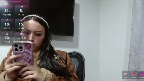 Snapshot of holly_rose69 chatting on 05/05/26, 02:19 Holly online show from 05/05/26, 02:19